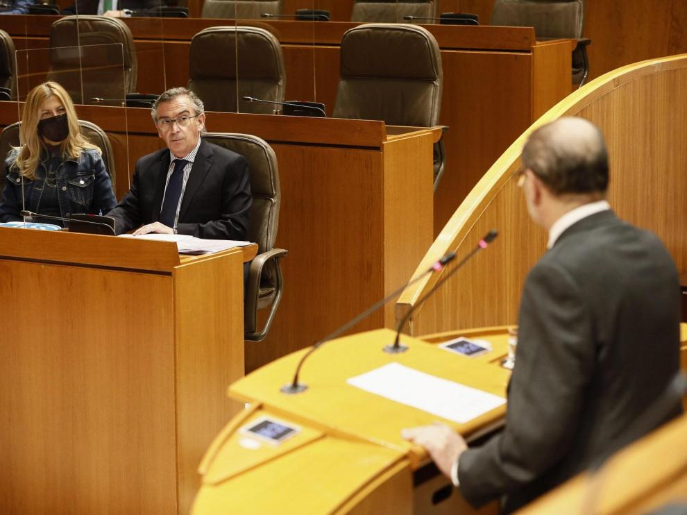Lambán y Beamonte, en el pleno de las Cortes de este jueves.
