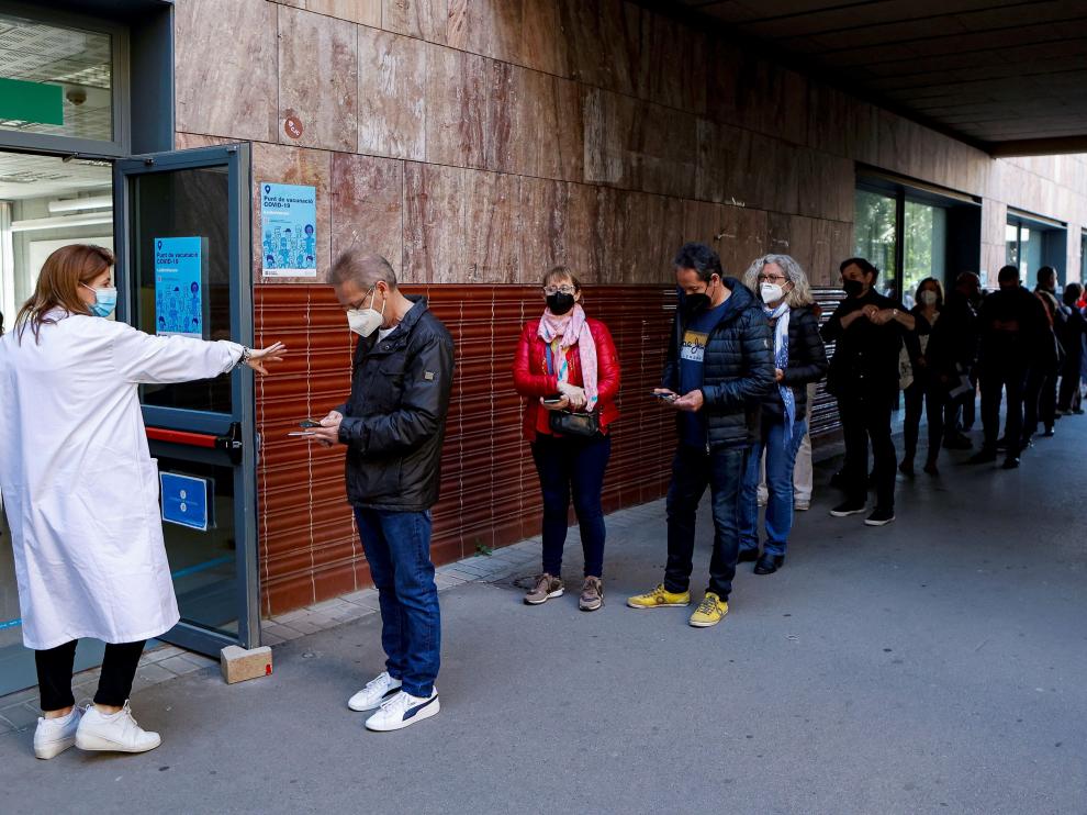 Colas en un centro de vacunación en Barcelona.