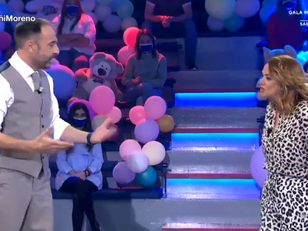 El presentador, Roberto Vilar, junto a Toñi Moreno, invitada este jueves