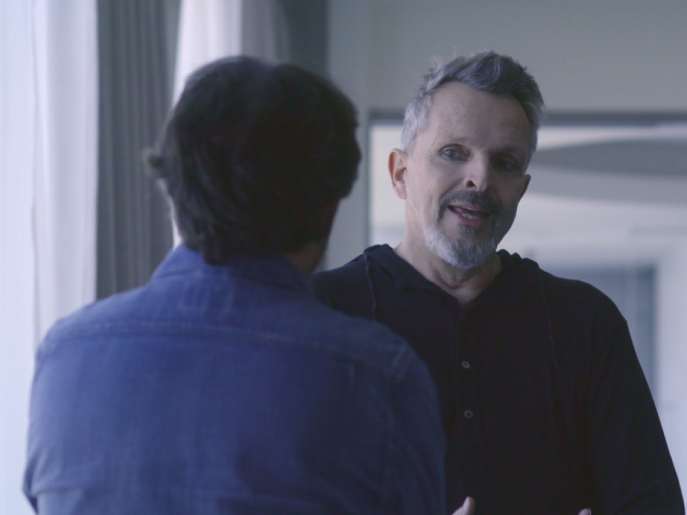 Miguel Bosé charlando con Jordi Évole