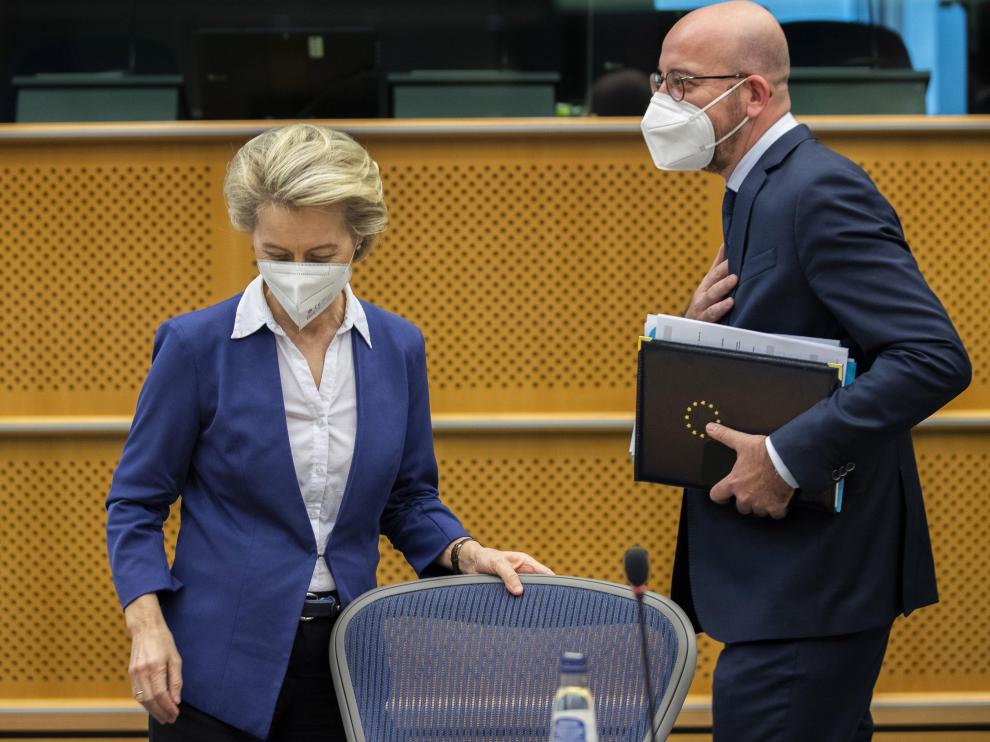 El presidente del Consejo Europeo, Charles Michel y la presidenta de la Comisión Europea, Ursula von der Leyen,