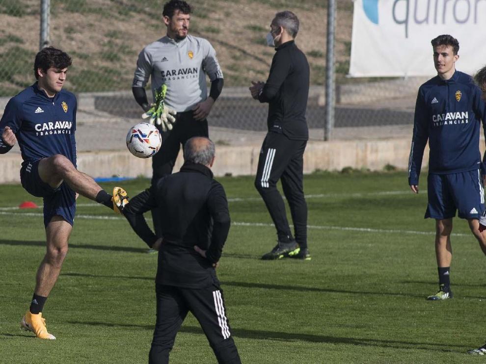 Iván Azón (izda.) y Francés (dcha.), en un entrenamiento del equipo.