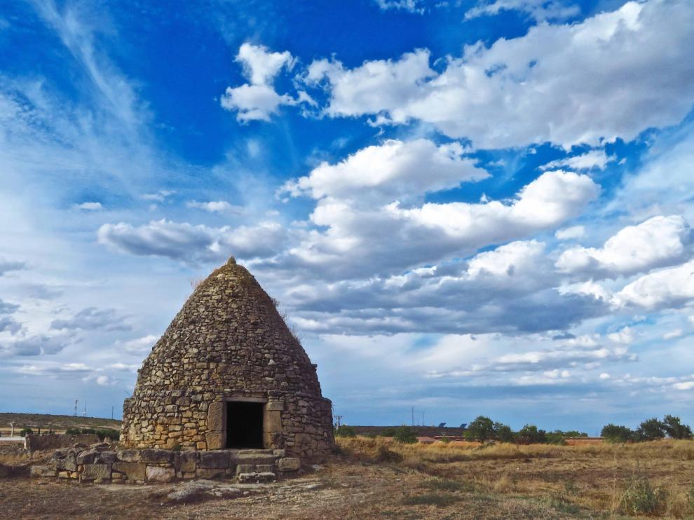 Exterior de la nevera de la Culroya, en Fuendetodos, que fue restaurada en los años 90.