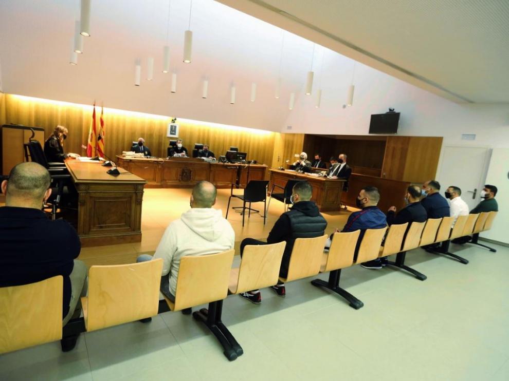 Ocho de los nueves acusados han comparecido este lunes en la Audiencia de Huesca. La novena es una mujer declarada en rebeldía.