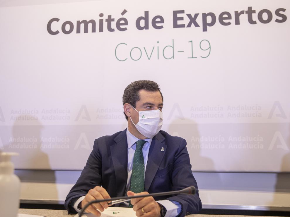 El presidente de la Junta, Juanma Moreno, preside la reunión del Consejo Asesor de Alertas de Salud Pública de Alto Impacto
