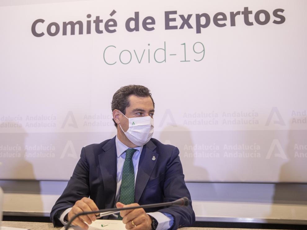 El presidente de la Junta, Juanma Moreno, preside la reunión del Consejo Asesor de Alertas de Salud Pública de Alto Impacto