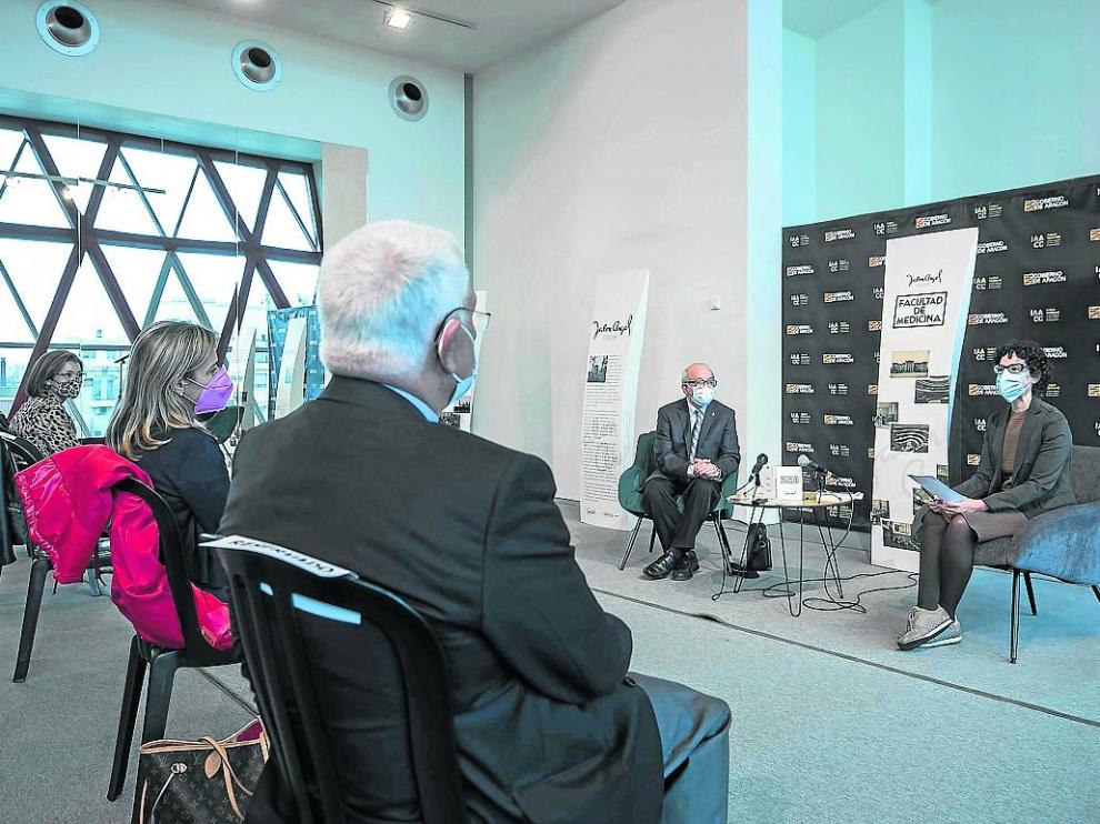 La USJ publica 'Postales de Zaragoza' de Jalón Ángel.