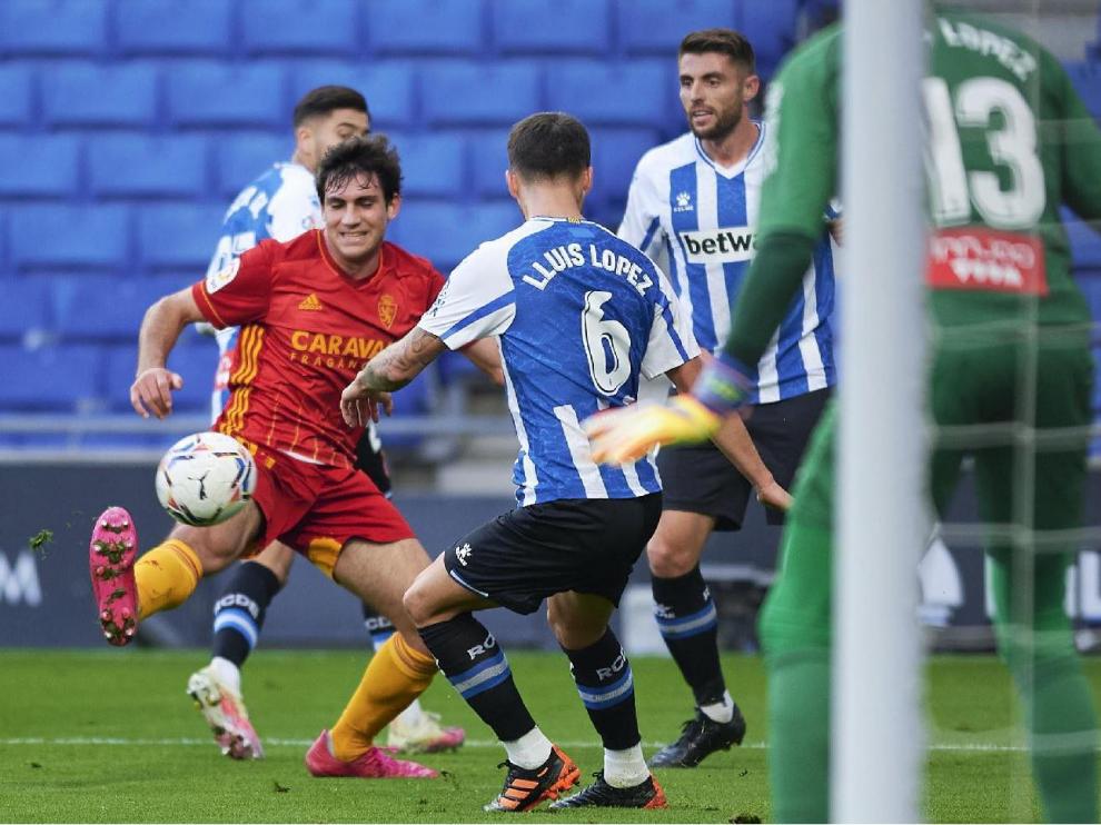 Iván Azón, en una jugada del Espanyol-Real Zaragoza jugado en Barcelona en la primera vuelta.