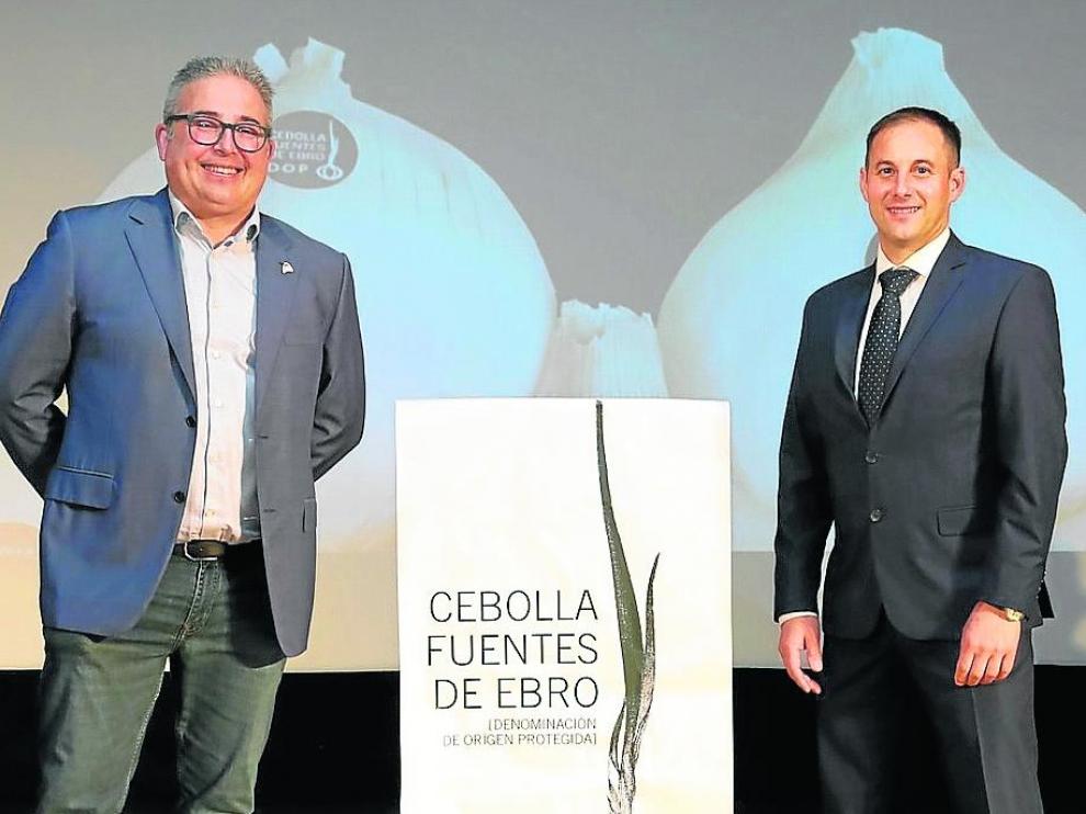 El nuevo presidente de la D. O, Jesús Berdusán, con su predecesor y ahora vicepresidente, Daniel Molina.