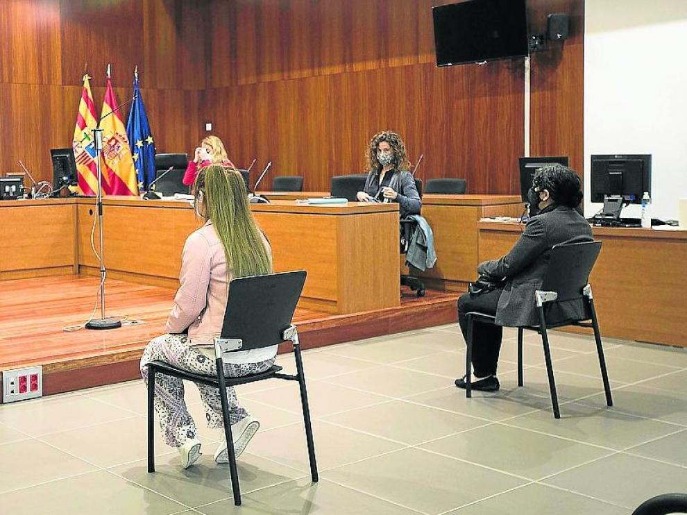 Las acusadas, durante el juicio celebrado este martes en la Audiencia de Zaragoza.