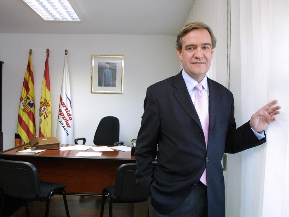 Manuel Giménez Abad, fotografiado en enero de 2001.