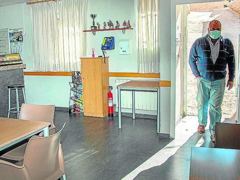 Juan Luis Gómez, alcalde de Orera, busca una pareja que gestione el negocio hostelero del pueblo.