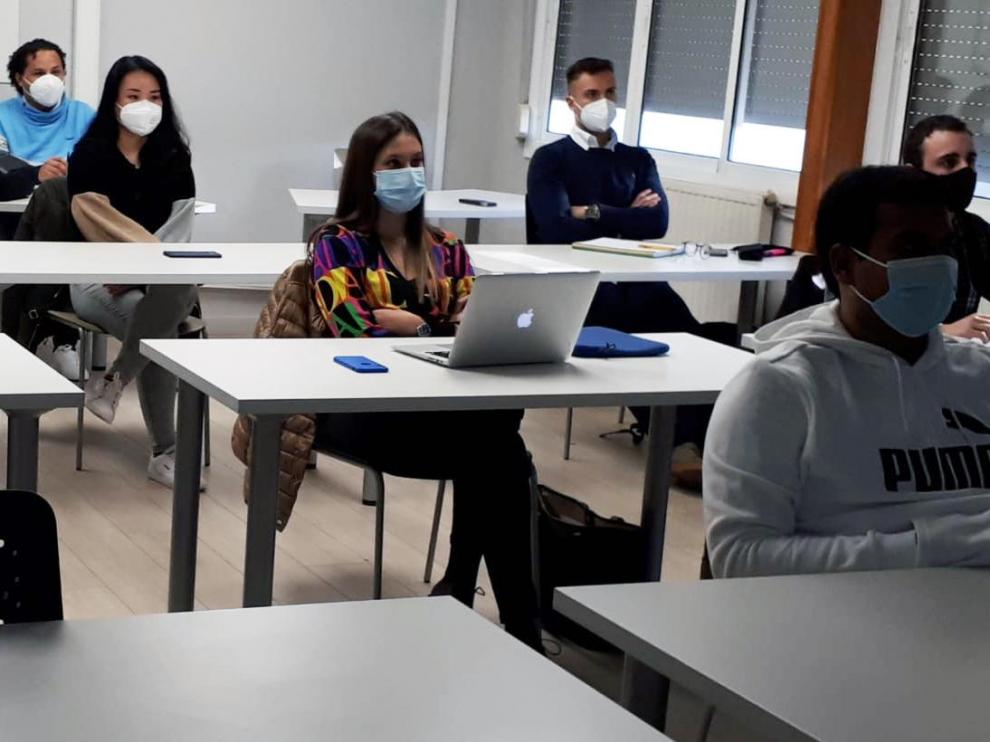 Clase en CESTE, Escuela Internacional de Negocios.