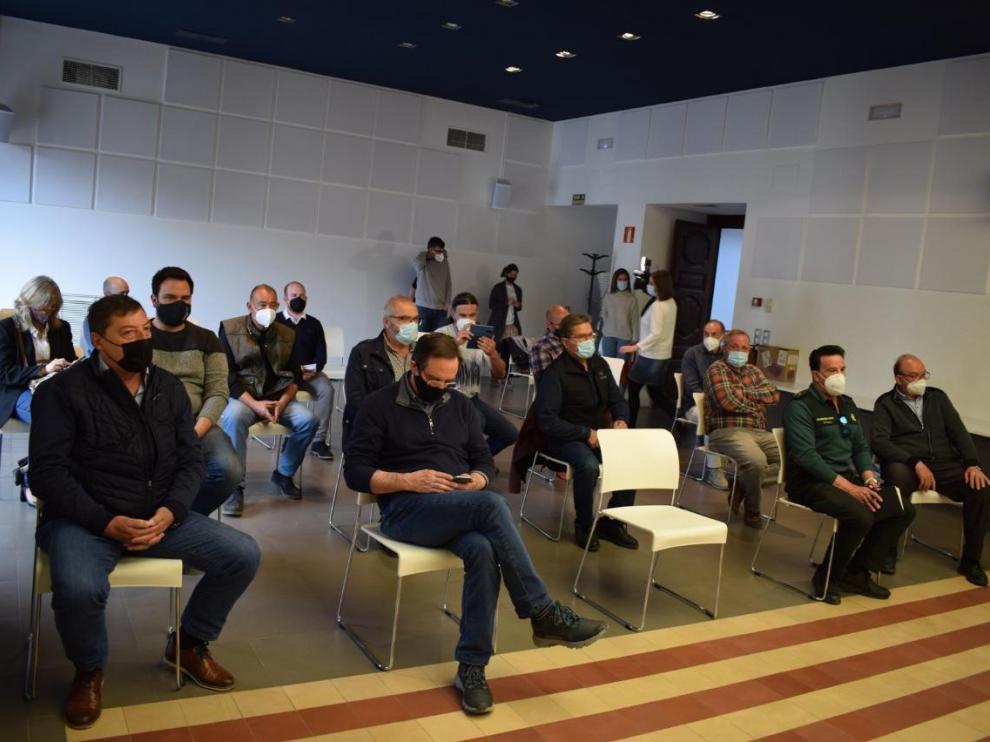 Alcaldes y empresarios de la Ribagorza han asistido este miércoles a la reunión informativa sobre las obras de la N-260 a su paso por el valle de Benasque.