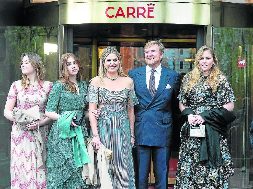 Máxima con su marido, el rey Guillermo, y sus tres hijas, en la celebración de su 50 cumpleaños.