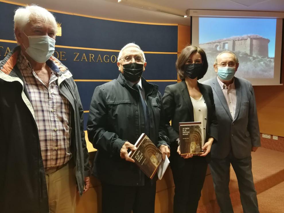 Carlos Pellejero, José Ramón Gaspar, Teresa Ladrero y Carlos Forcadell este martes en la presentación de la obra