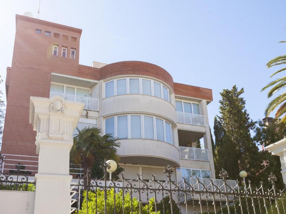 Piso duplex de 359 metros cuadrados que se vende en el paseo Ruiseñores de Zaragoza.