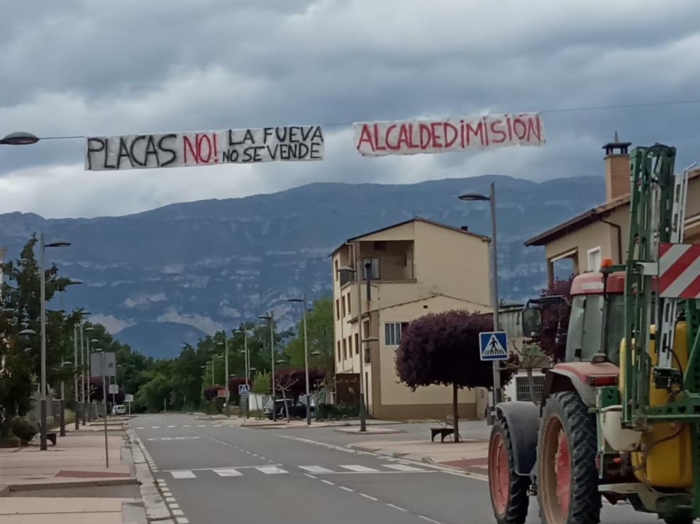 Pancarta colocada en Tierrantona, una de las localidades del municipio de La Fueva.