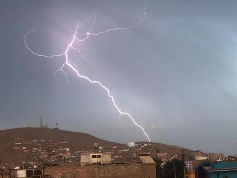 Relámpagos sobre Lima
