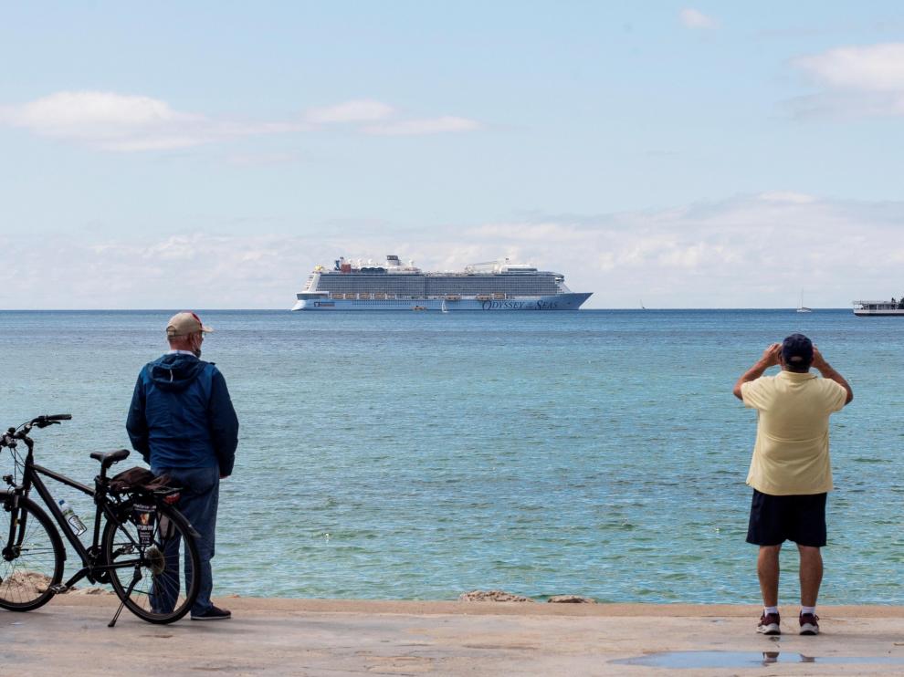 El crucero 'Odyssey of the Seas' en la bahía de Palma