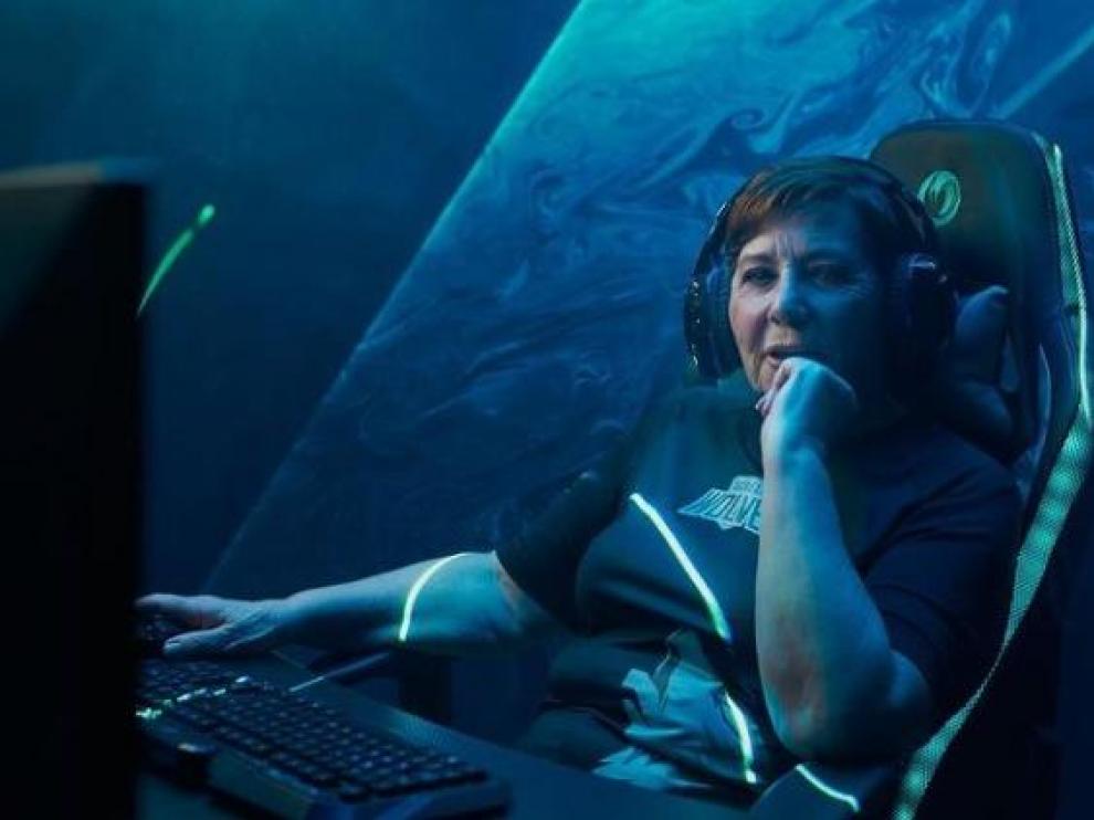 Celia Villalobos se hace 'gamer'
