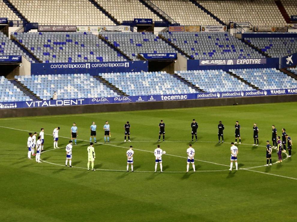 Imagen del partido Real Zaragoza-Ponferradina, en enero, justo antes del inicio del choque en la vacía Romareda.