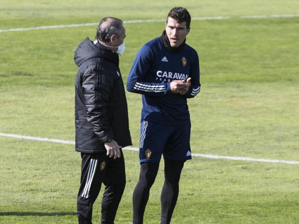 Zapater, con Juan Ignacio Martínez, en un entrenamiento.