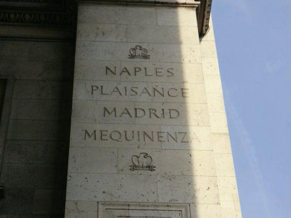 ¿Por qué el nombre de Mequinenza aparece en el Arco del Triunfo de París?