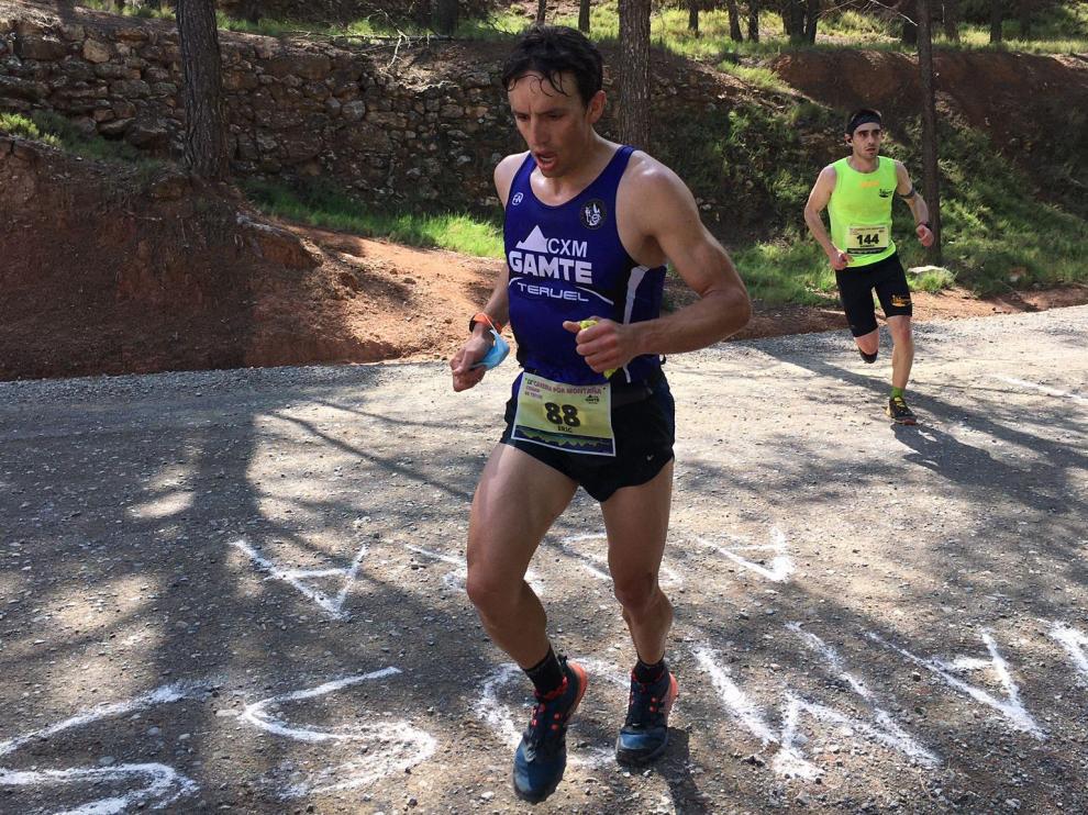 Uno de los participantes de la prueba de carrera por montaña Ciudad de Teruel