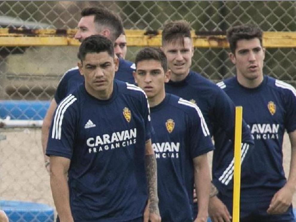 Gabriel Fernández, Sanabria, Peybernes y –casi tapado– Zanimacchia (a la izda.), cuatro cedidos del último año, junto a Vigaray y Larrazabal en un entrenamiento reciente.