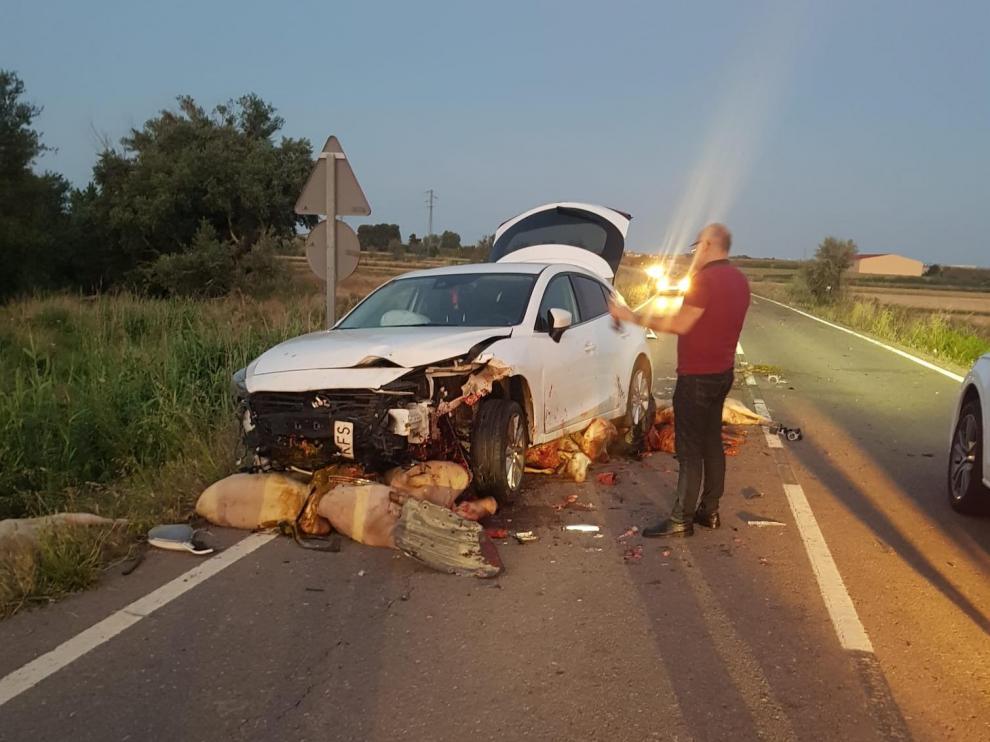 Una imagen del accidente ocurrido este martes en la carretera comarcal que va de Alagón a Cabañas de Ebro.