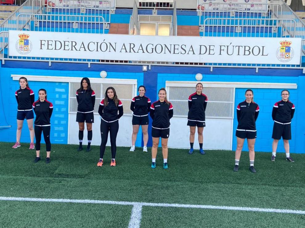 Foto de familia de las nuevas colegiadas de la Federación Aragonesa.