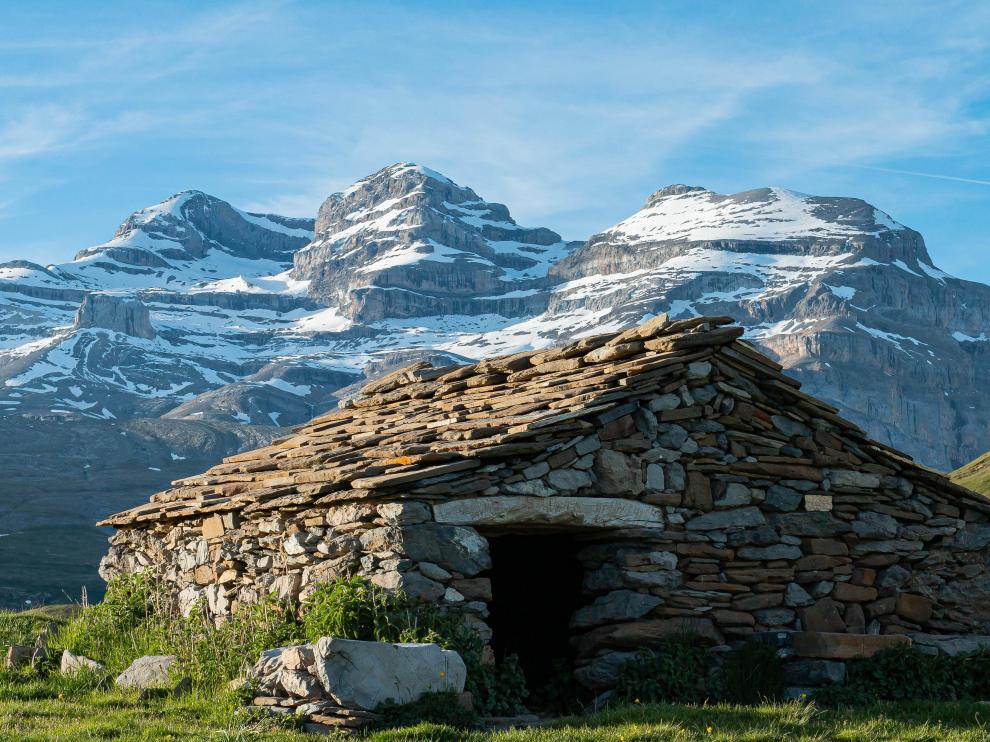 En una caseta de pastores de Sobrarbe o en la pantalla donde lees esto, las rocas y minerales son componentes necesarios