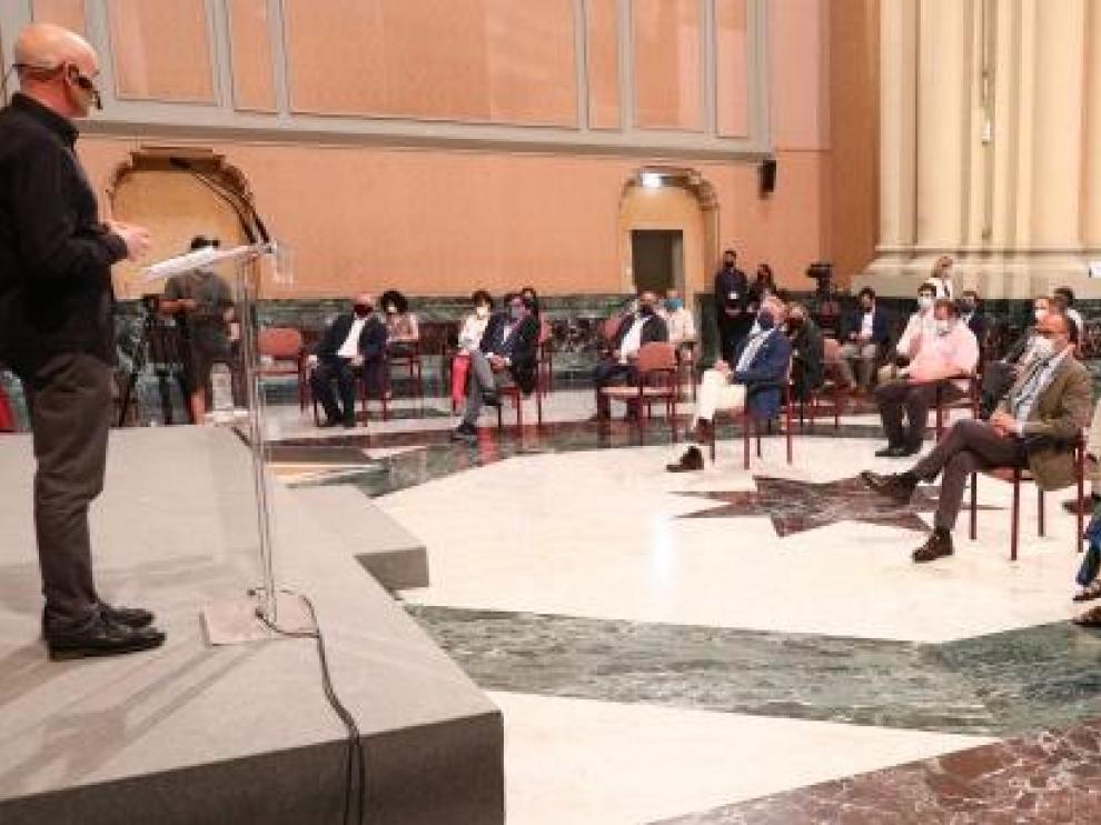 Acto celebrado en el Pignatelli, en el que Miguel Mena ha ejercido de maestro de ceremonias