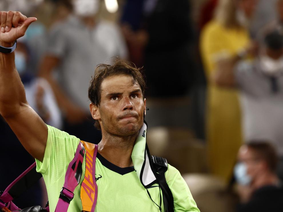 Nadal abandona la pista tras perder ante Djokovic la semifinal de Roland Garros