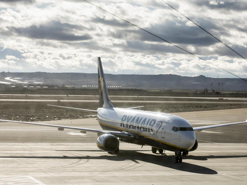 La conexión con Londres, la excepción. Ryanair retomó a principios de mes sus operaciones en el aeropuerto de Zaragoza y eligió la de Stansted con dos frecuencias semanales que duplicará a partir de julio.