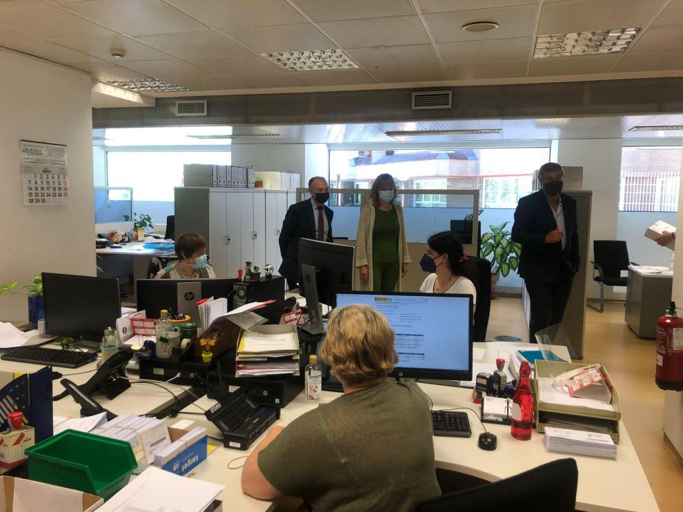 Dirección provincial del SEPE en Zaragoza, durante la visita de la delegada del Gobierno, Pilar Alegría, el 9 de junio.