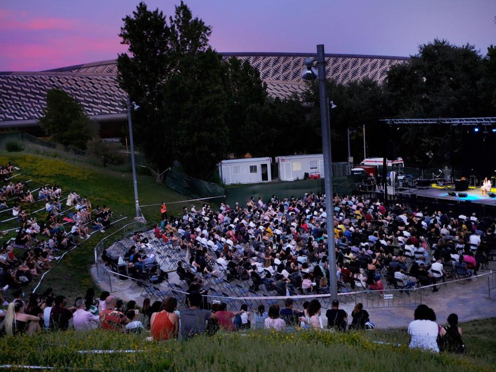 El frente fluvial durante el concierto de María José Llergo el jueves pasado.