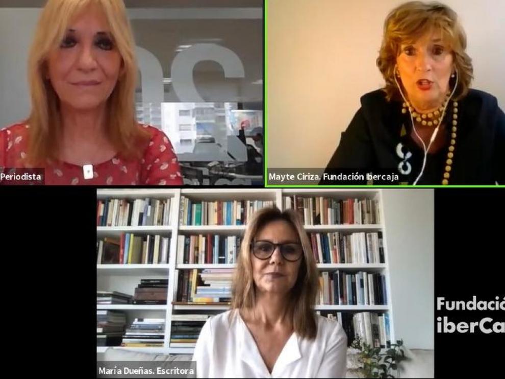 Encarna Samitier, Mayte Ciriza y María Dueñas, en la videoconferencia de Ibercaja.