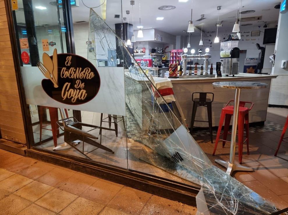 Estado en el que quedó la cristalera del restaurante El cocinero de Goya.