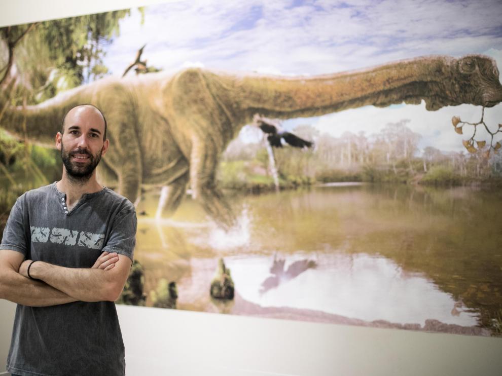 Diego Castanera, en el Museo de Ciencias Naturales. ¿Será este dino ‘primo’ del de Camarillas?