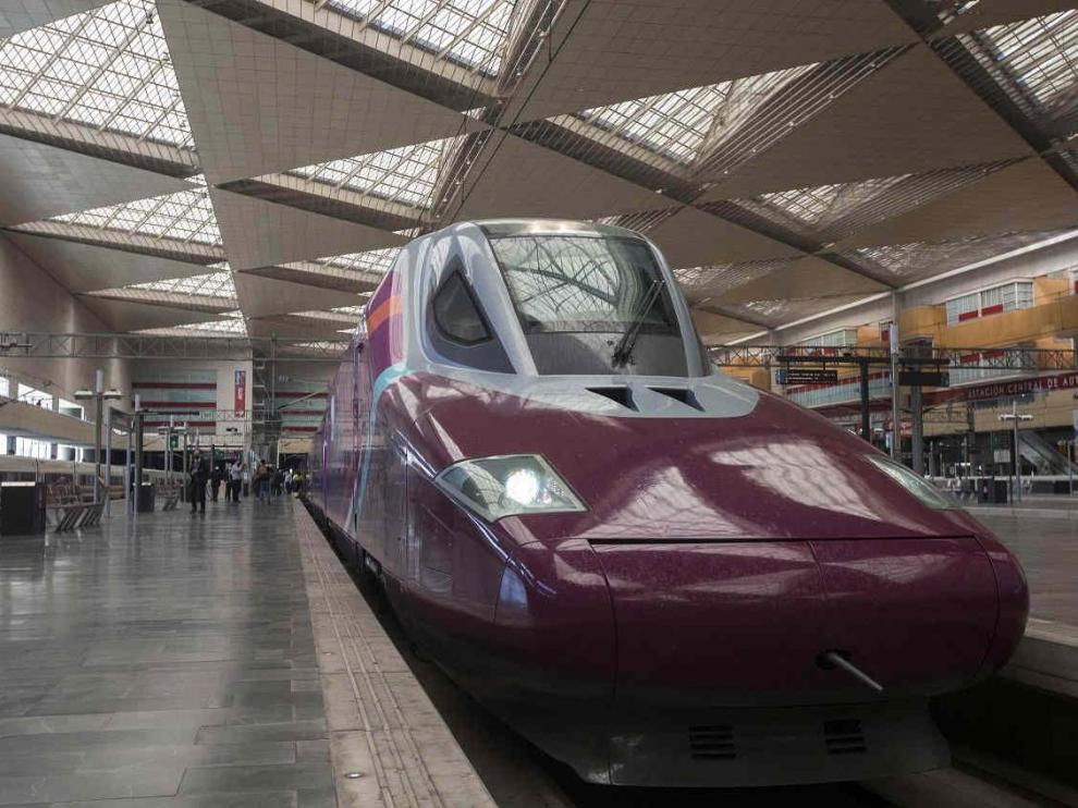Viaje de prueba con pasajeros del tren Avlo de Renfe entre Madrid, Zaragoza y Barcelona.