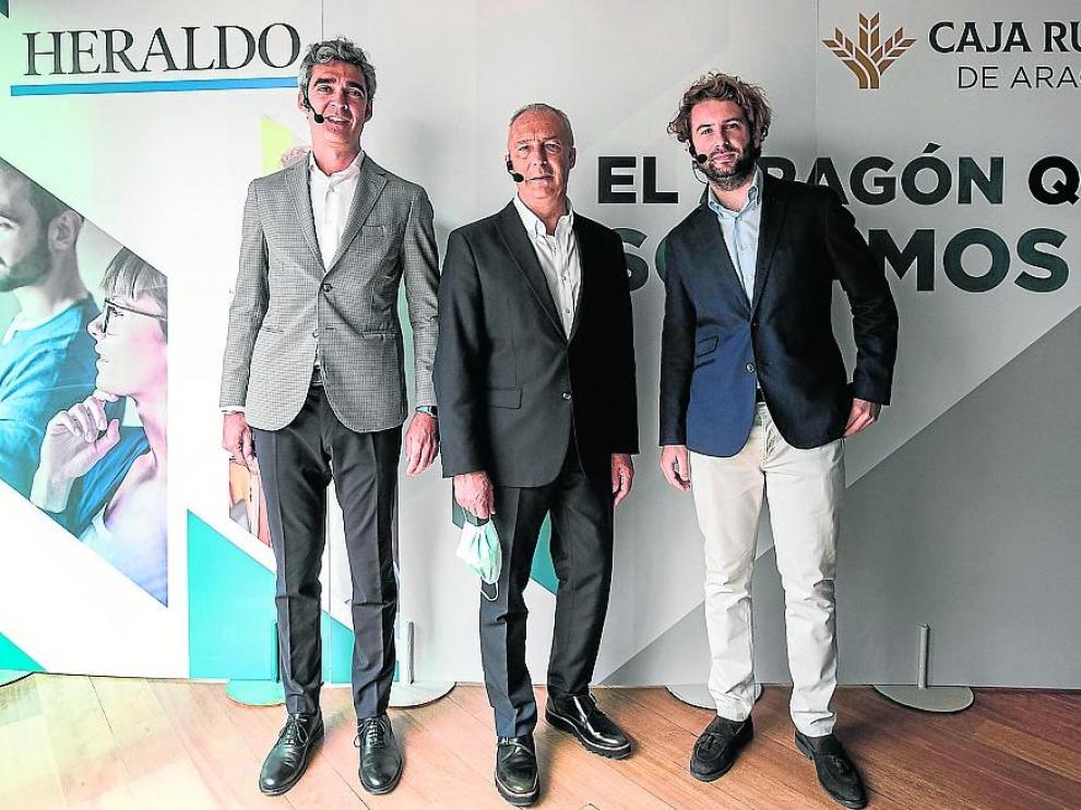Álvaro Soláns, vicepresidente de Grupo Pikolin; José Javier Rueda, adjunto a la dirección para Opinión de HERALDO; y Víctor Grasa, adjunto a Dirección y responsable de Comunicación en Coviar. oliver duch