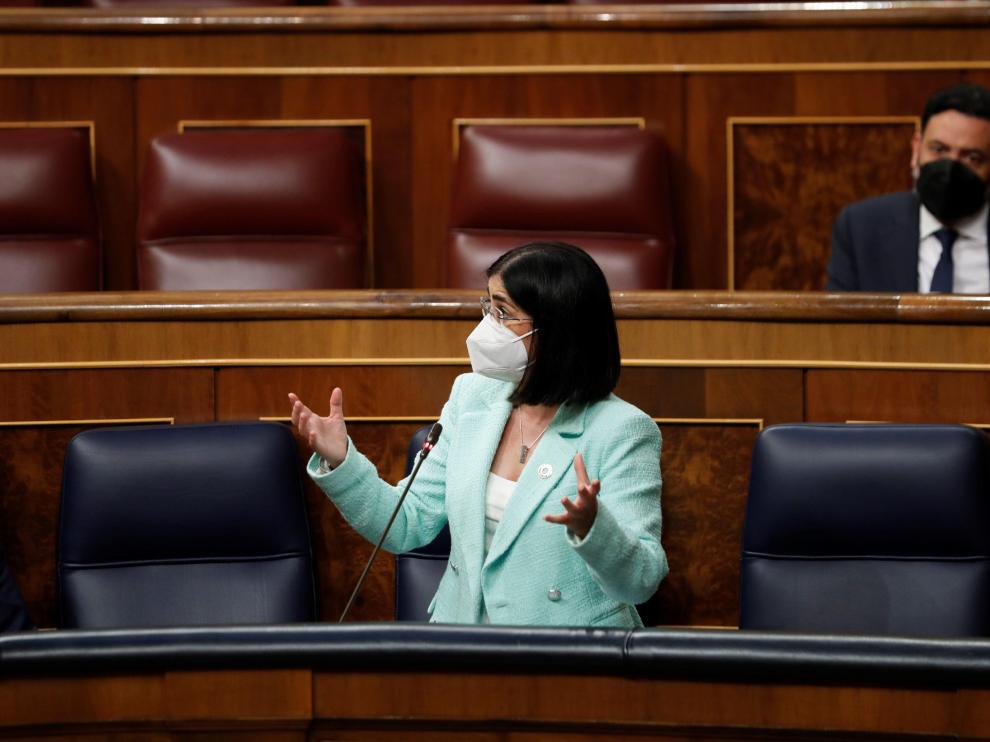 La ministra de Sanidad, Carolina Darias interviene este miércoles en la sesión de control al Gobierno.