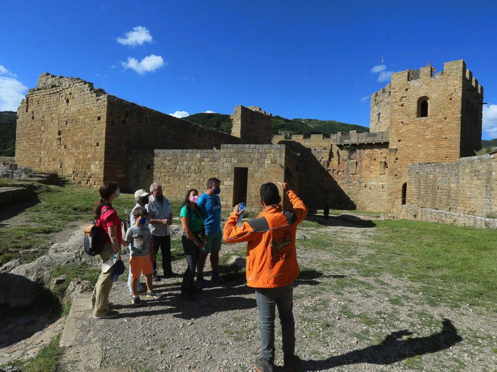 Desde 2002, más de un millón y medio de personas han pasado por el recinto de Loarre. Sus visitas guiadas son muy bien valoradas por los viajeros