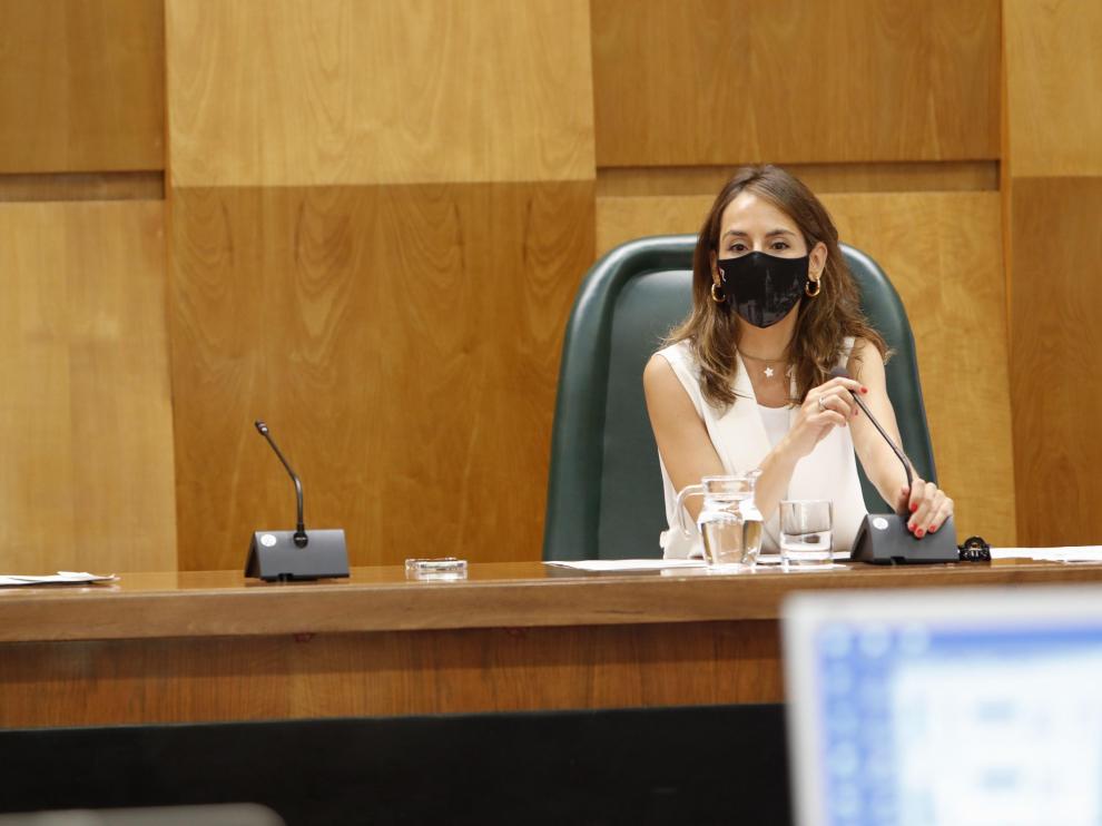 La concejal de Hacienda, María Navarro, al inicio del pleno de este miércoles.
