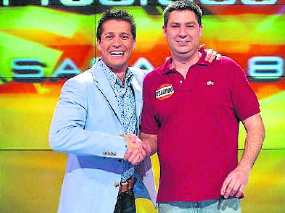 Jaime Cantizano con Eduardo Benito, ganador del bote de 'Pasapalabra' en 2006