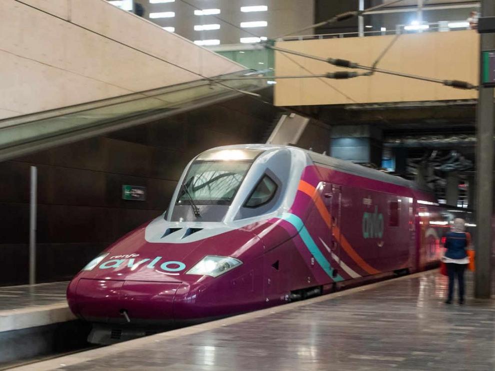 Primer viaje del tren AVLO desde la estación Delicias de Zaragoza.