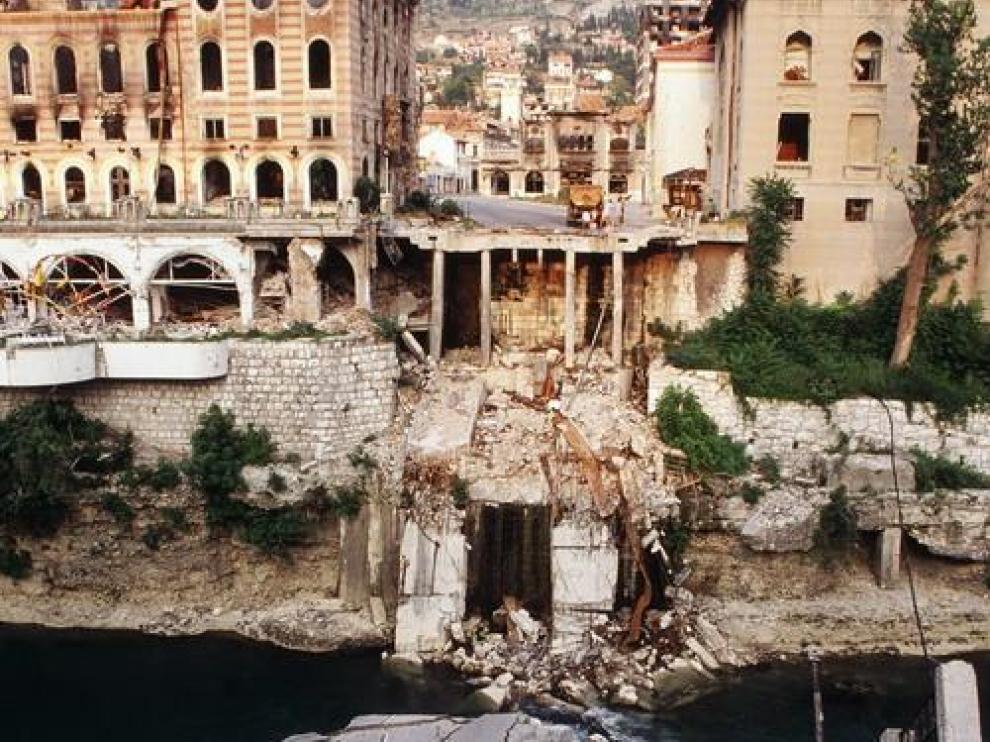 Puente destruido en Mostar, setiembre de 1992