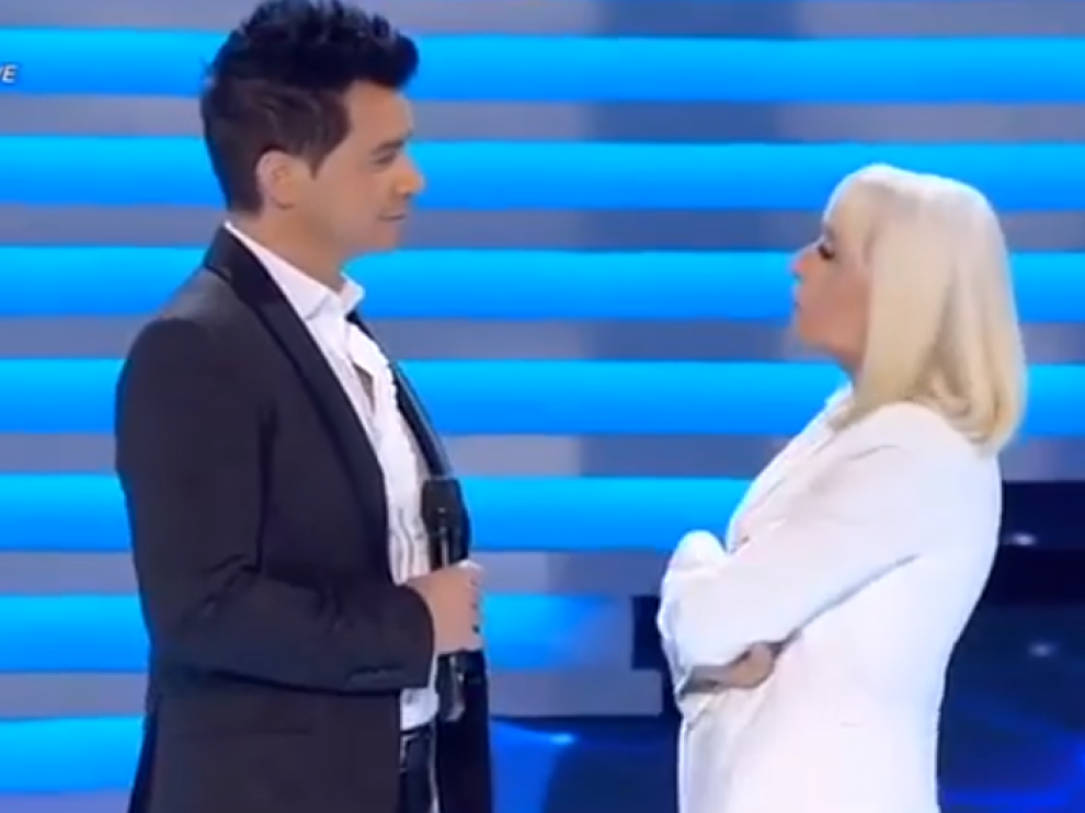 David Civera y Raffaella Carrà en la Gala 60 años juntos en TVE.